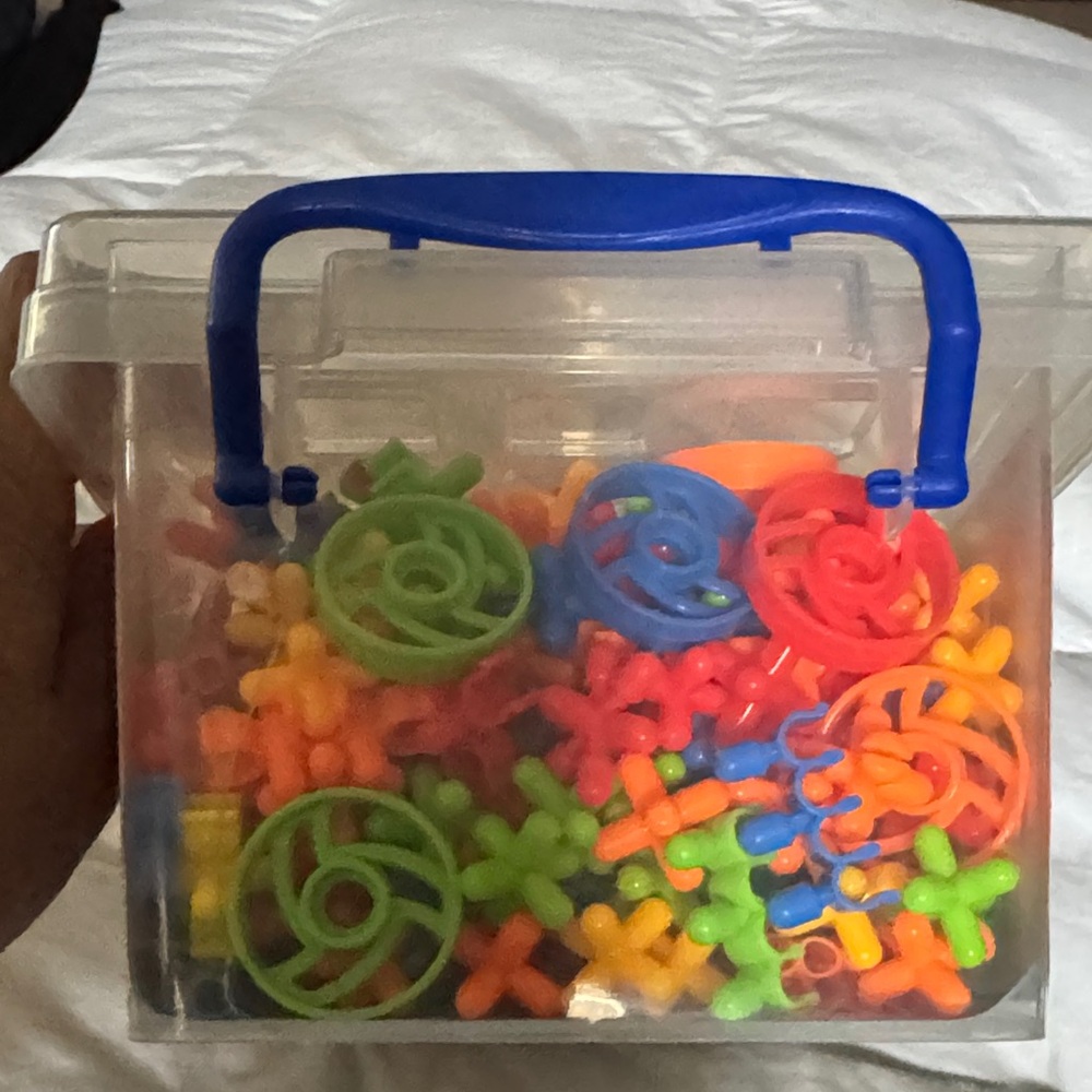 600-Piece Straw Building Set - Multicolor - Picture 4 of 7